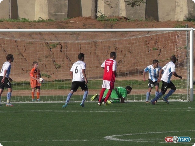 אזור החלה להעז. רז בפעולה (שקד מורג)